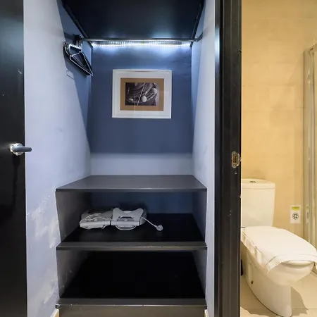 Ainb Sants דירה